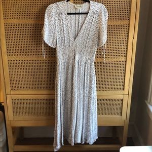 Super cute, lightweight v-neck polkadot dress